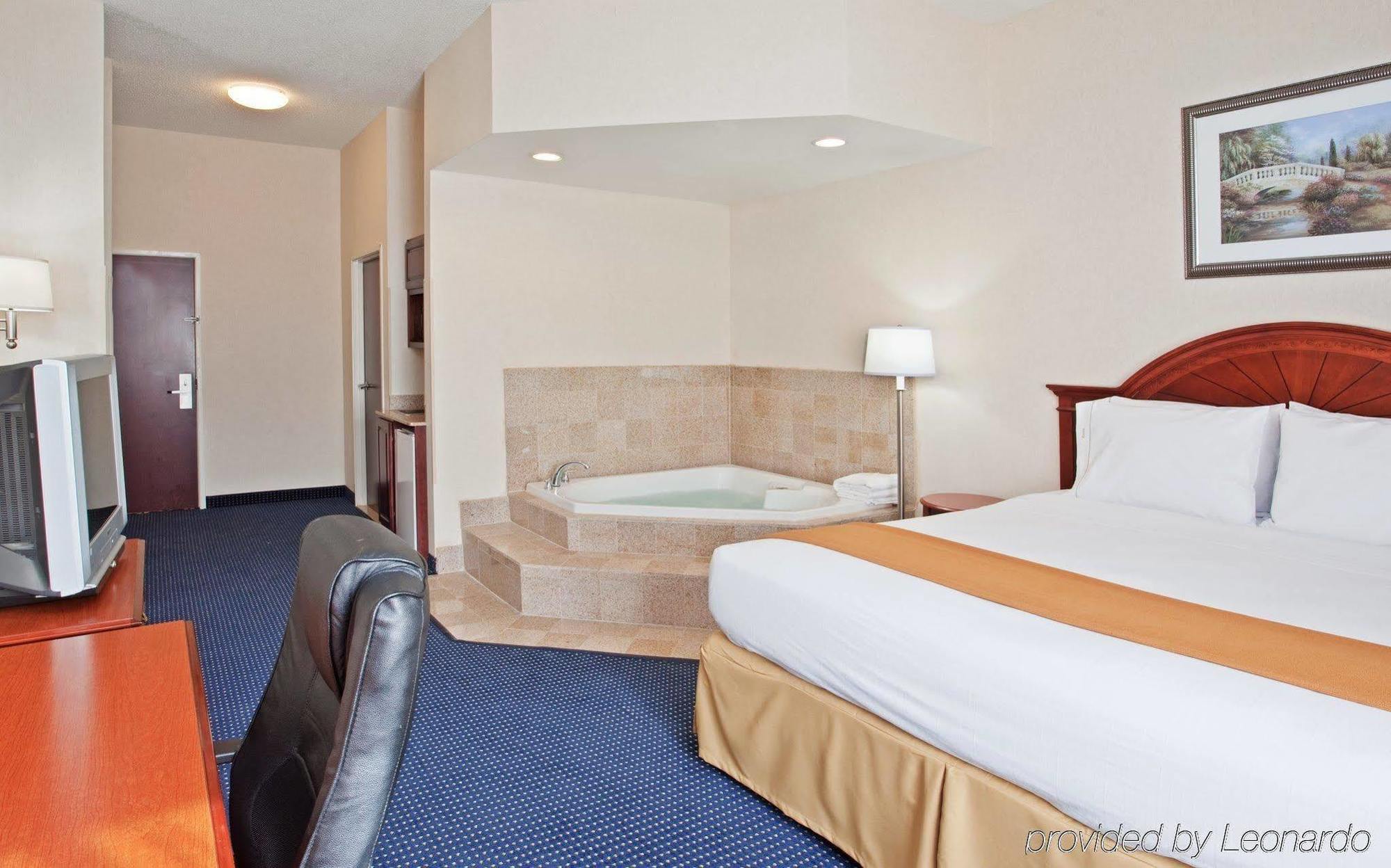 Holiday Inn Express Hotel & Suites Cleveland-Richfield By Ihg Brecksville Pokoj fotografie